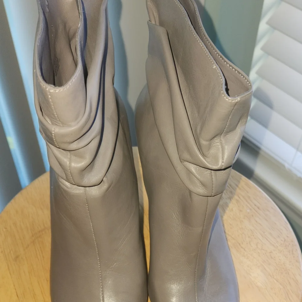 New worn BCBG booties - Picture 7 of 7